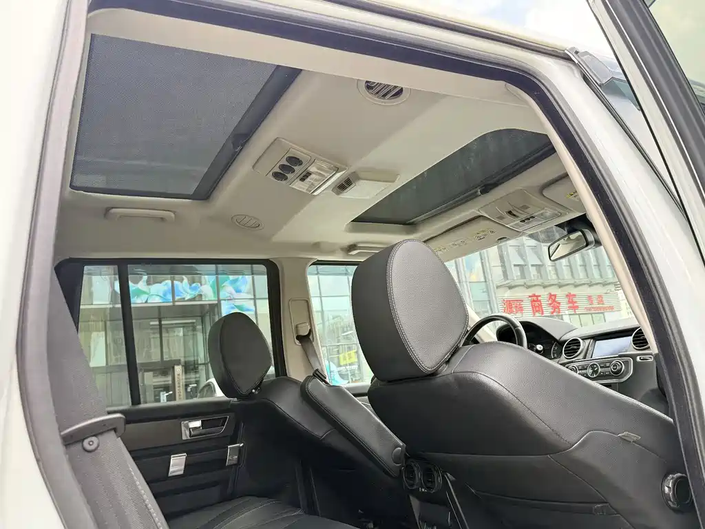 Land Rover Discovery 2014 — фото 19
