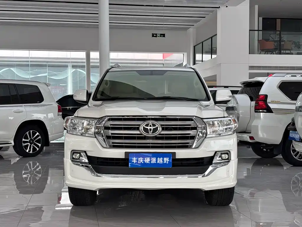 Toyota Land Cruiser 2017 — фото 2