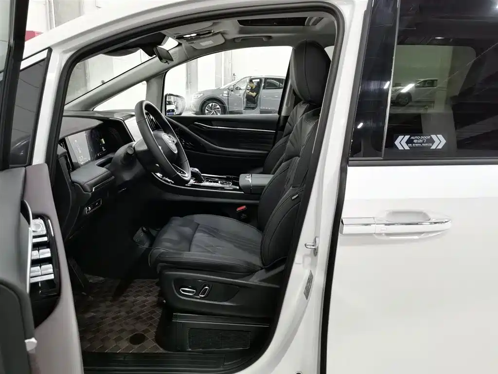 GAC Motor Trumpchi M8 2025 — фото 10