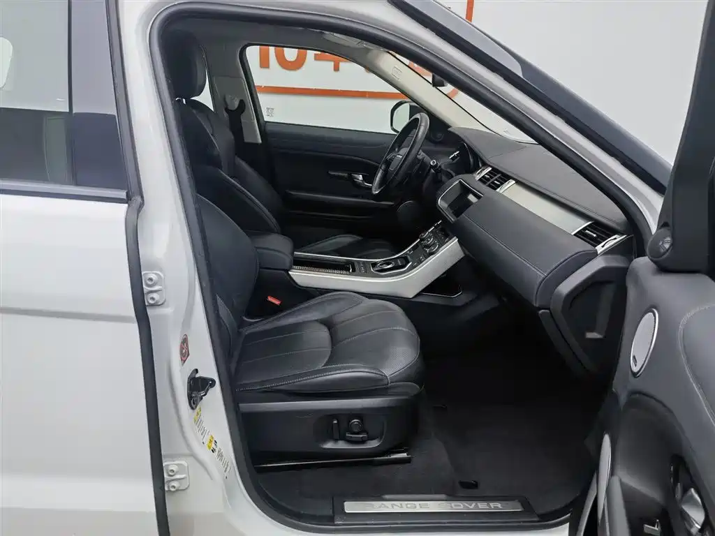 Land Rover Evoque 2018 — фото 23
