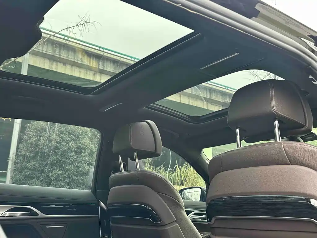 BMW 7 Series 2019 — фото 14