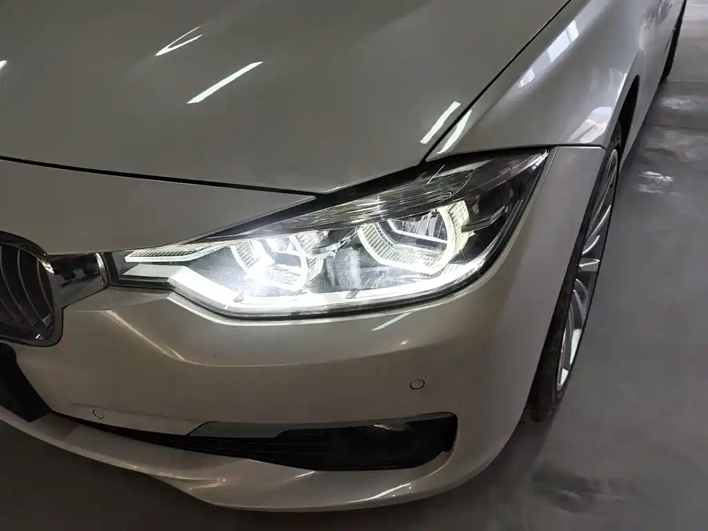 BMW 3 Series 2018 — фото 24