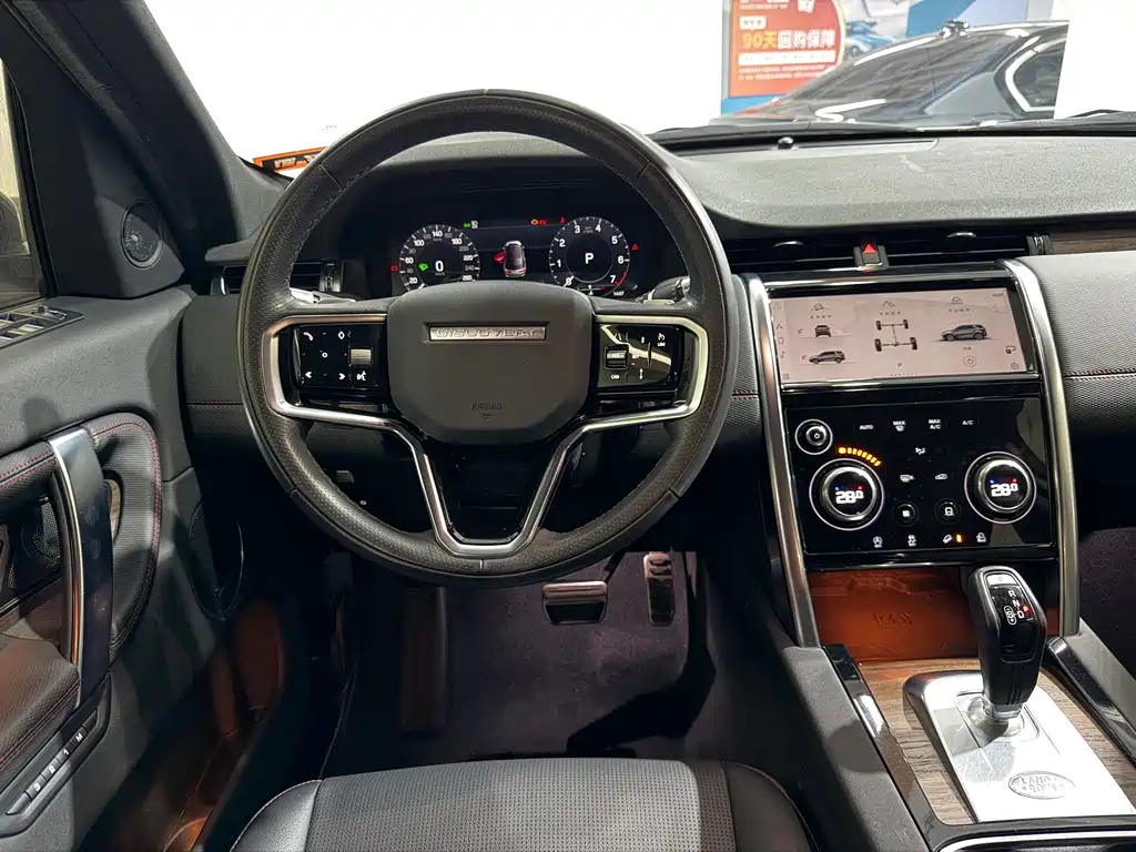 Land Rover Discovery Sport 2023 — фото 11