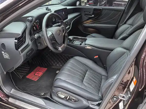 Lexus LS 2021