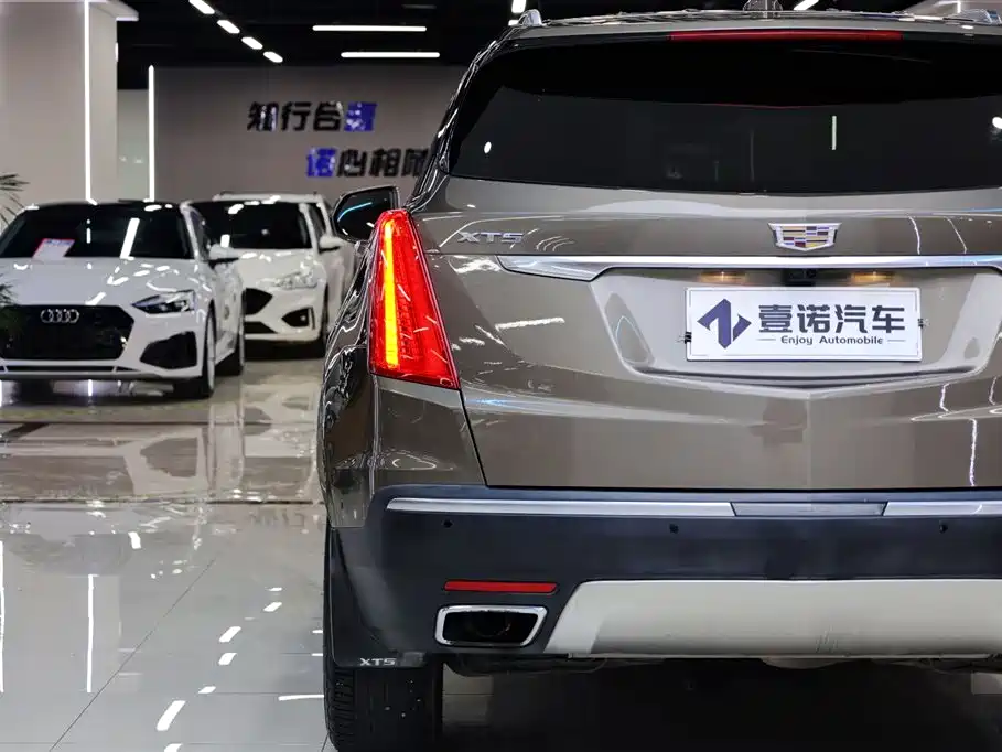 Cadillac XT5 2017 — фото 8