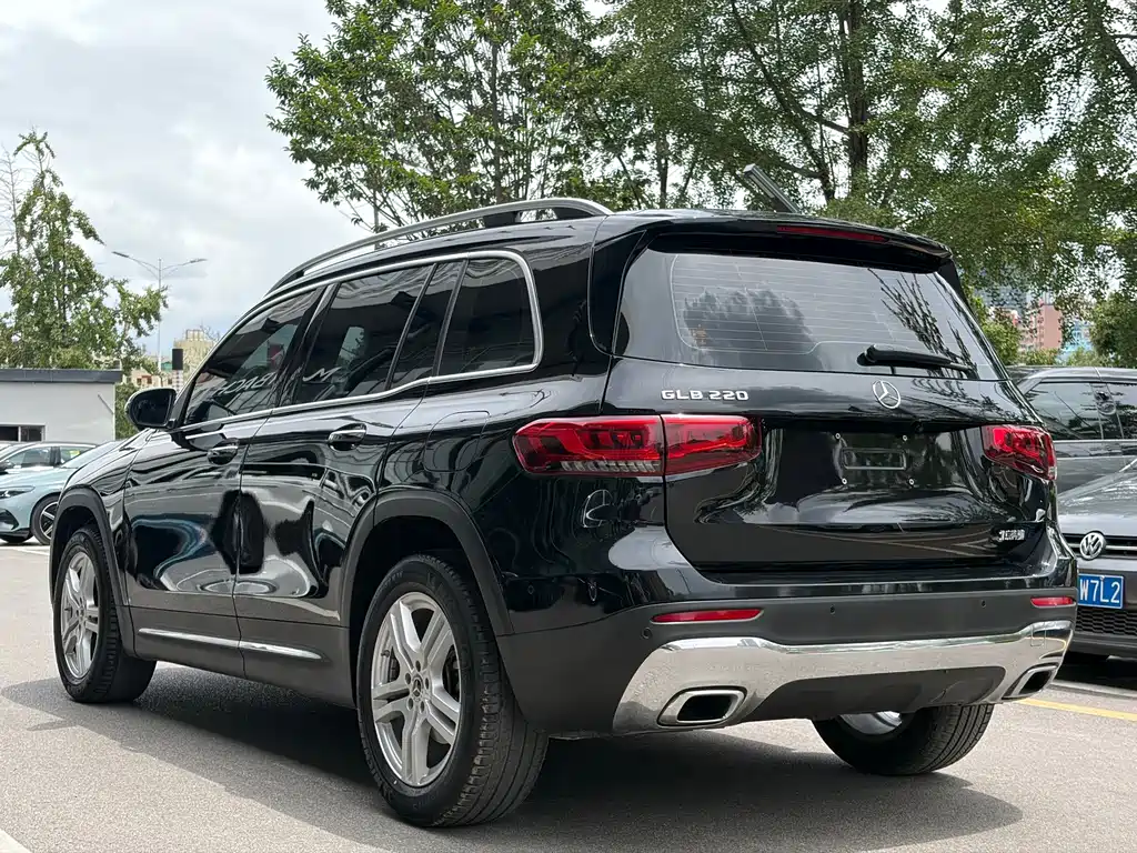 Mercedes-Benz GLB 2023