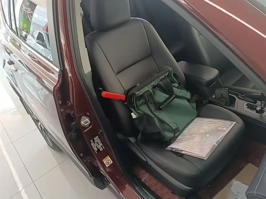 Toyota RAV4 2017 — фото 25