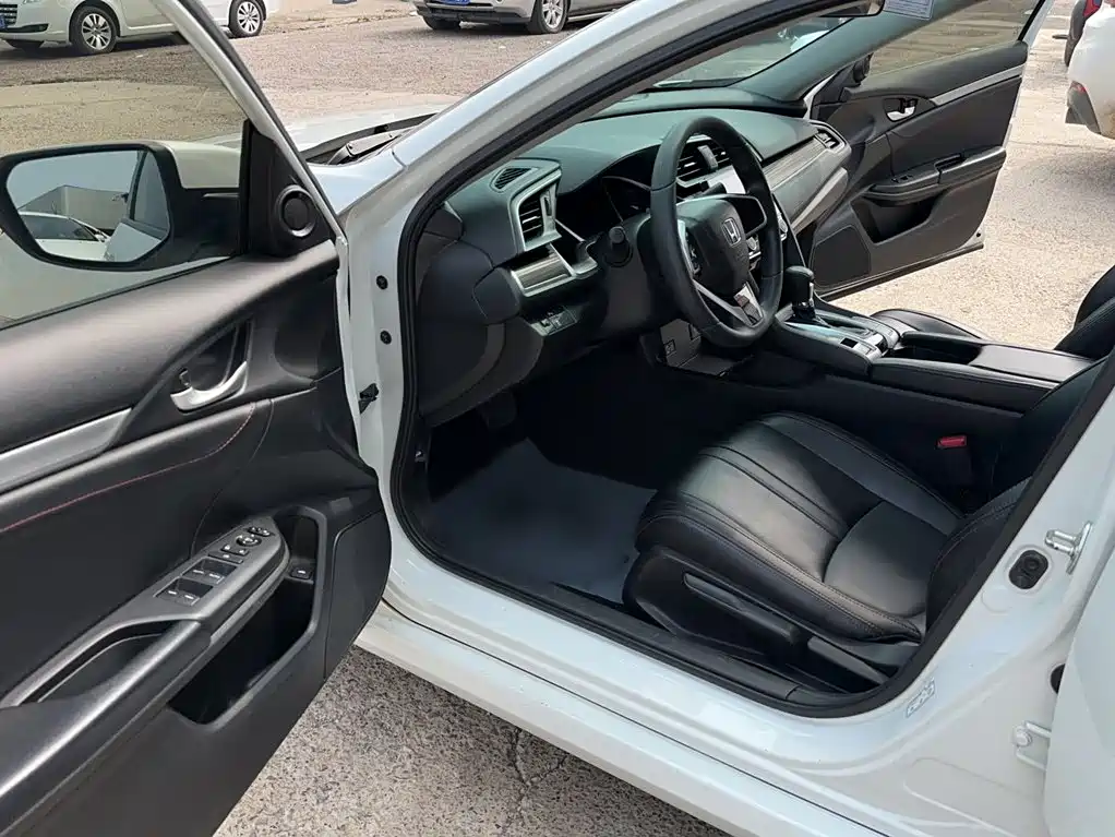 Honda Civic 2020 — фото 19
