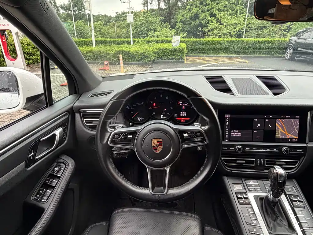 Porsche Macan 2020 — фото 11