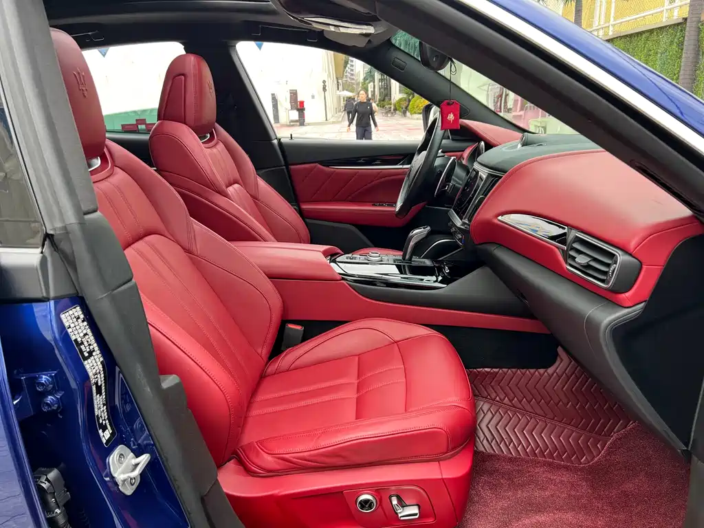 Maserati Levante 2023 — фото 12