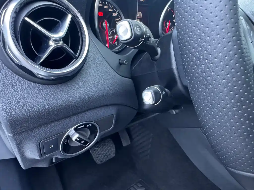 Mercedes-Benz GLA 2018 — фото 13