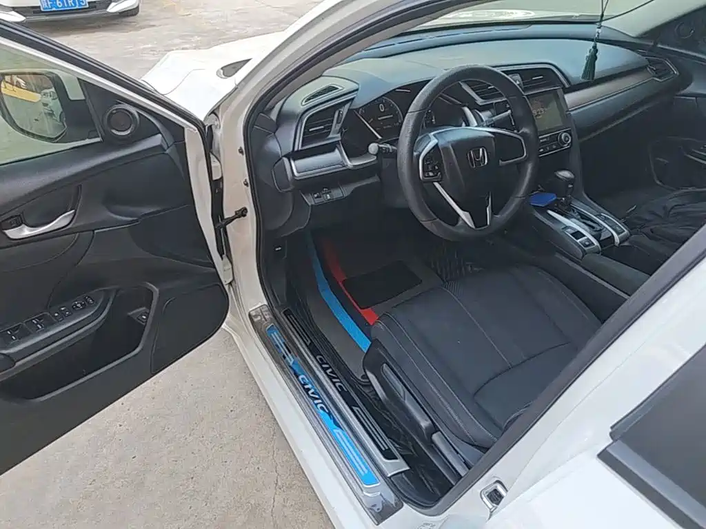 Honda Civic 2019 — фото 16
