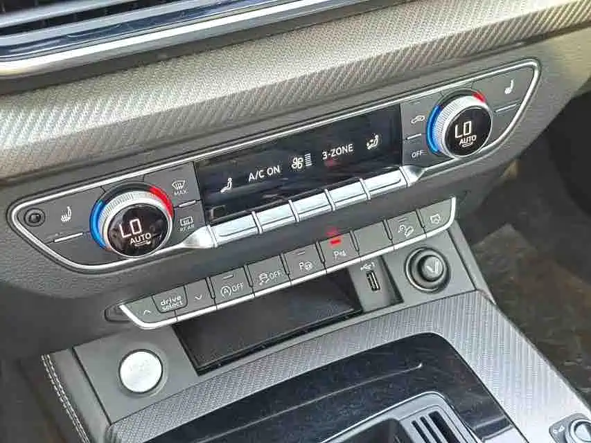 Audi Q5L 2022 — фото 14
