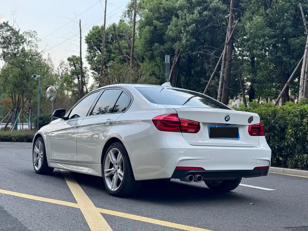 BMW 3 Series 2018 — фото 12