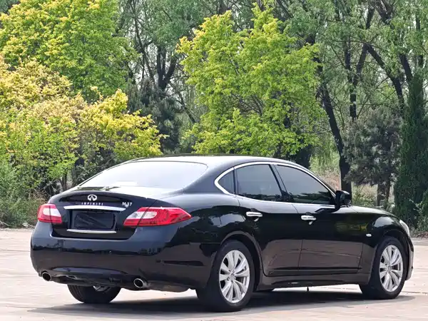 Infiniti M Series 2011
