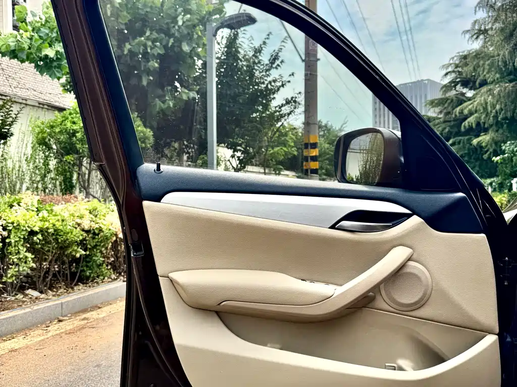 BMW X1 2012 — фото 10