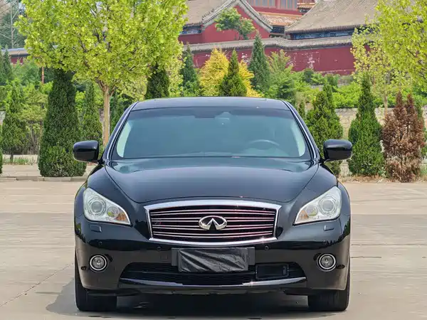 Infiniti M Series 2011