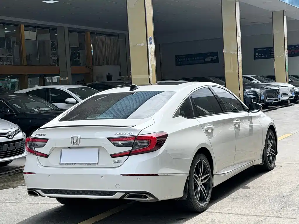 Honda Accord 2022 — фото 11