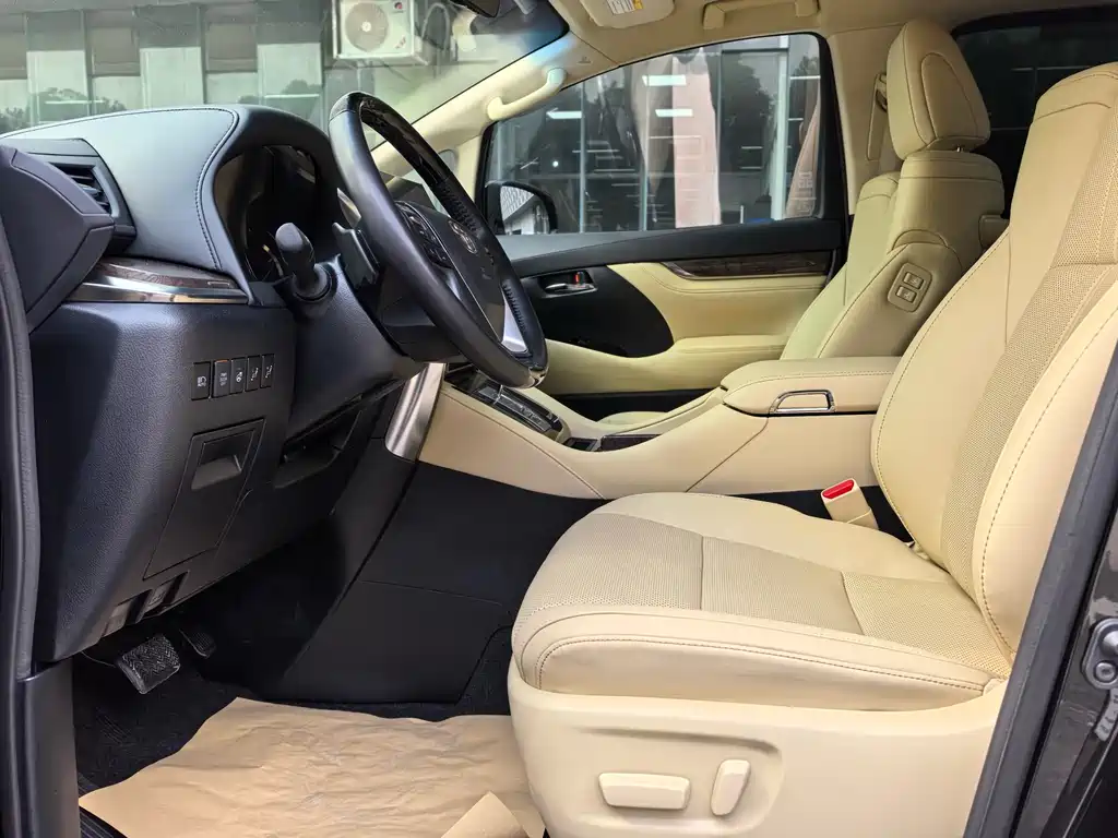 Toyota Alphard 2023 — фото 9