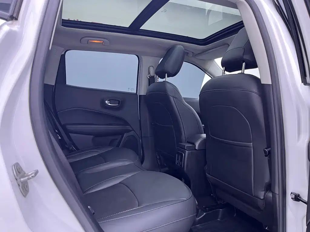 Jeep Compass 2018 — фото 6