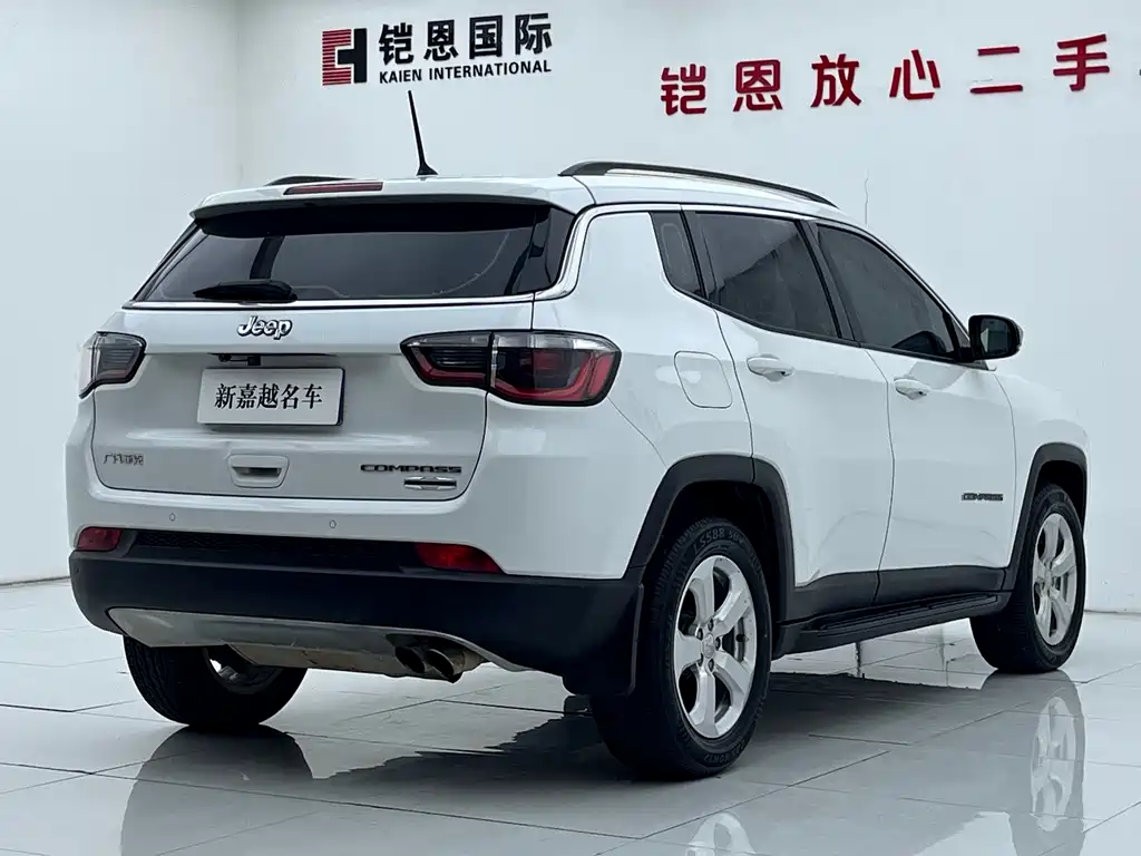 Jeep Compass 2018 — фото 18