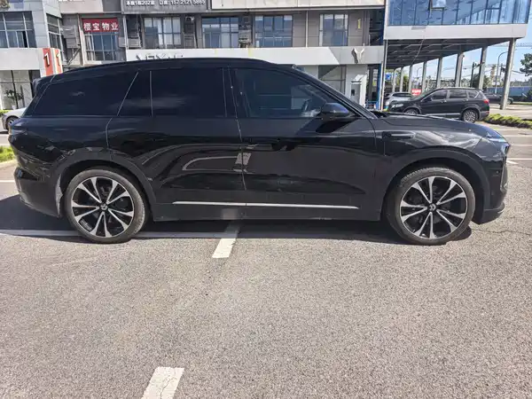 NIO ES8 2023