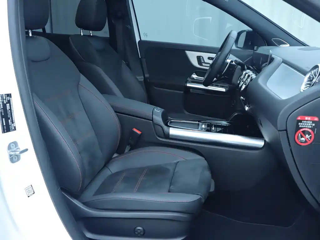 Mercedes-Benz GLA AMG 2025 — фото 14