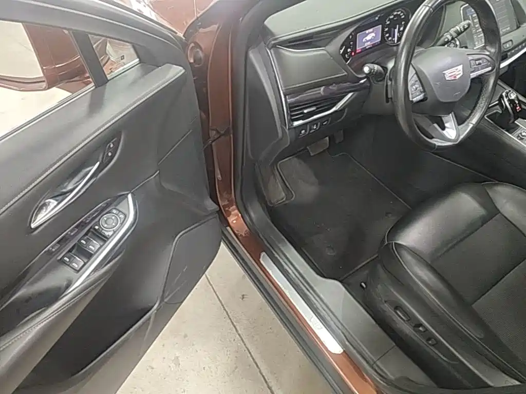 Cadillac XT4 2020 — фото 16