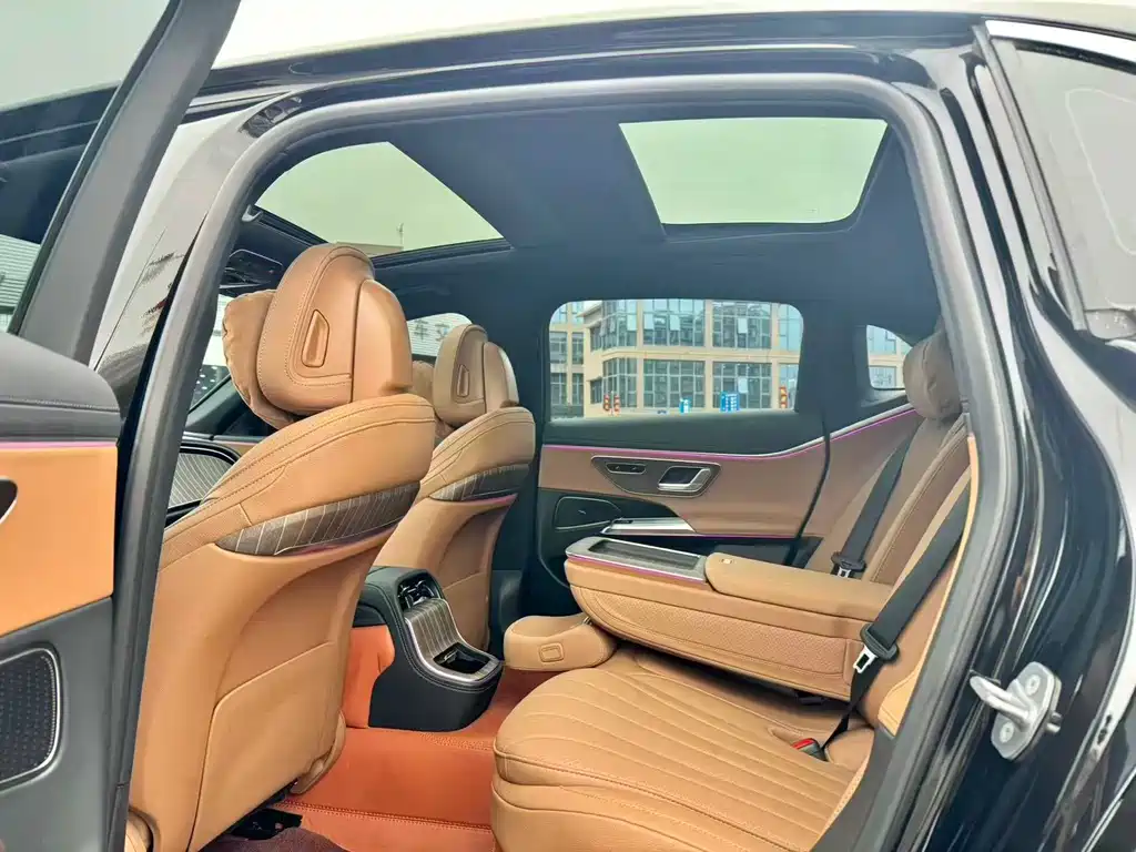 Mercedes-Benz E-Class 2025 — фото 12
