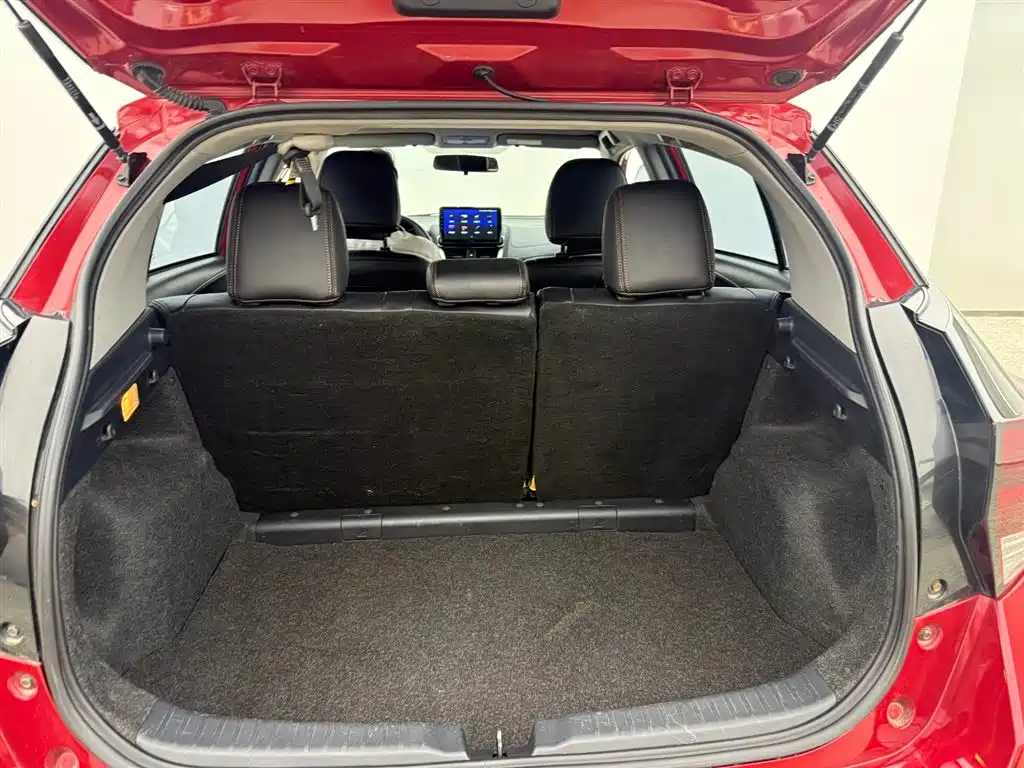Toyota Yaris L 2021 — фото 6