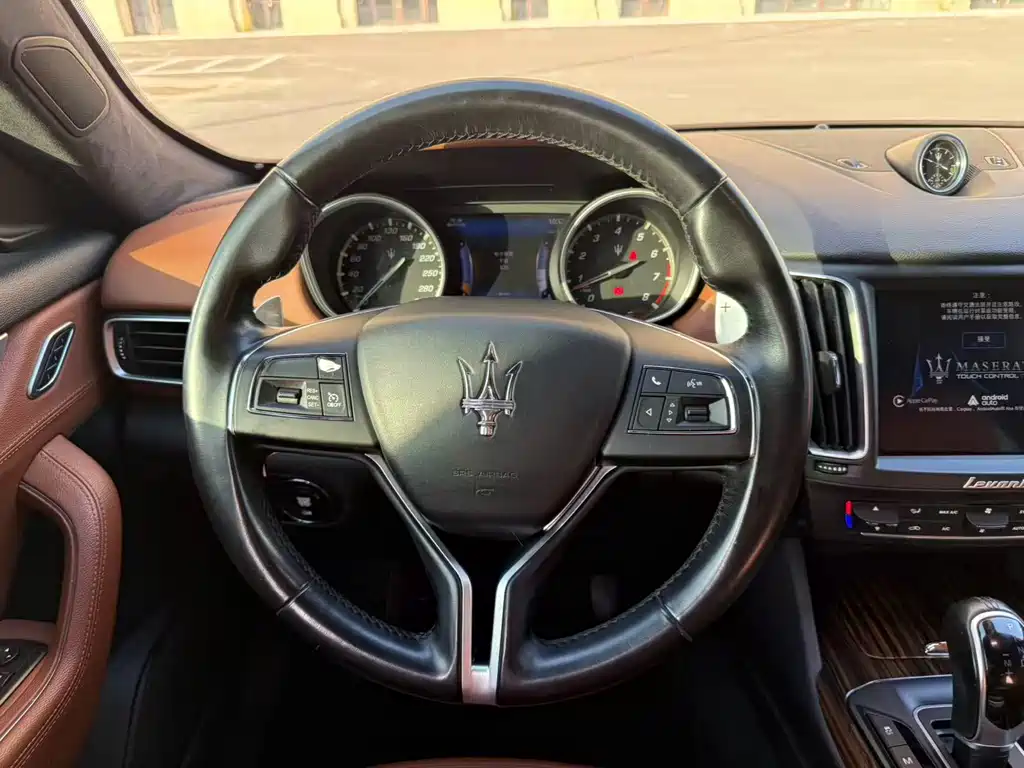 Maserati Levante 2018 — фото 11