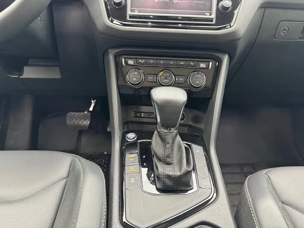 Volkswagen Tiguan L 2018 — фото 16