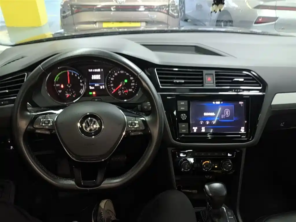 Volkswagen Tiguan L New Energy 2020 — фото 10