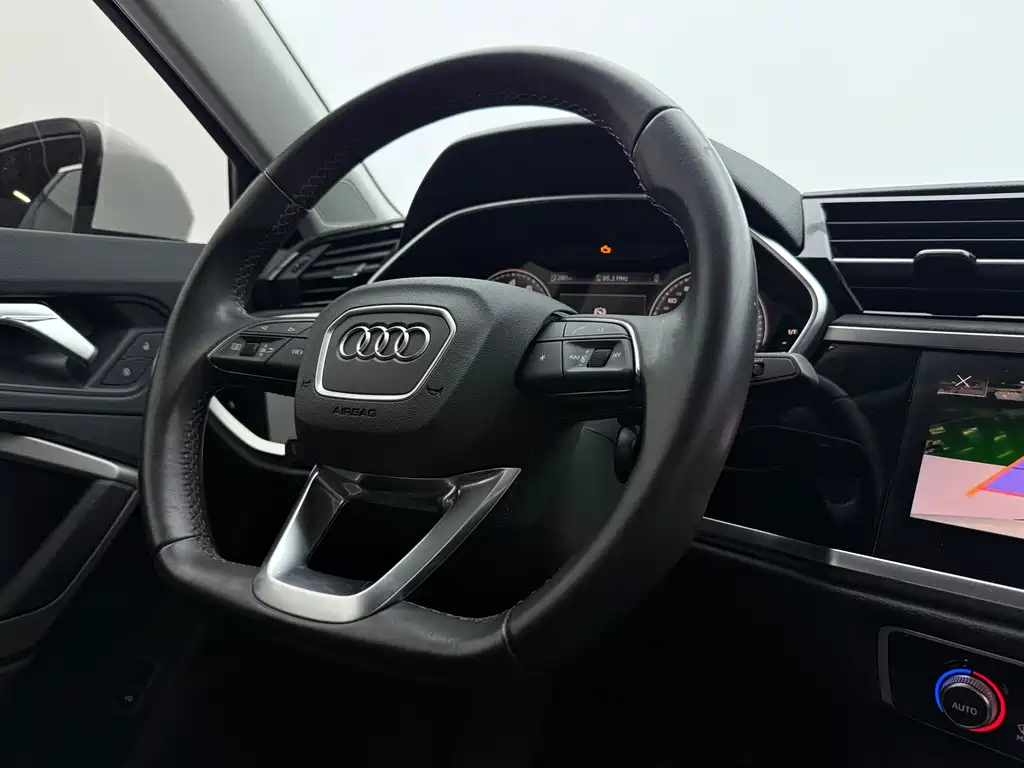 Audi Q3 2023 — фото 17
