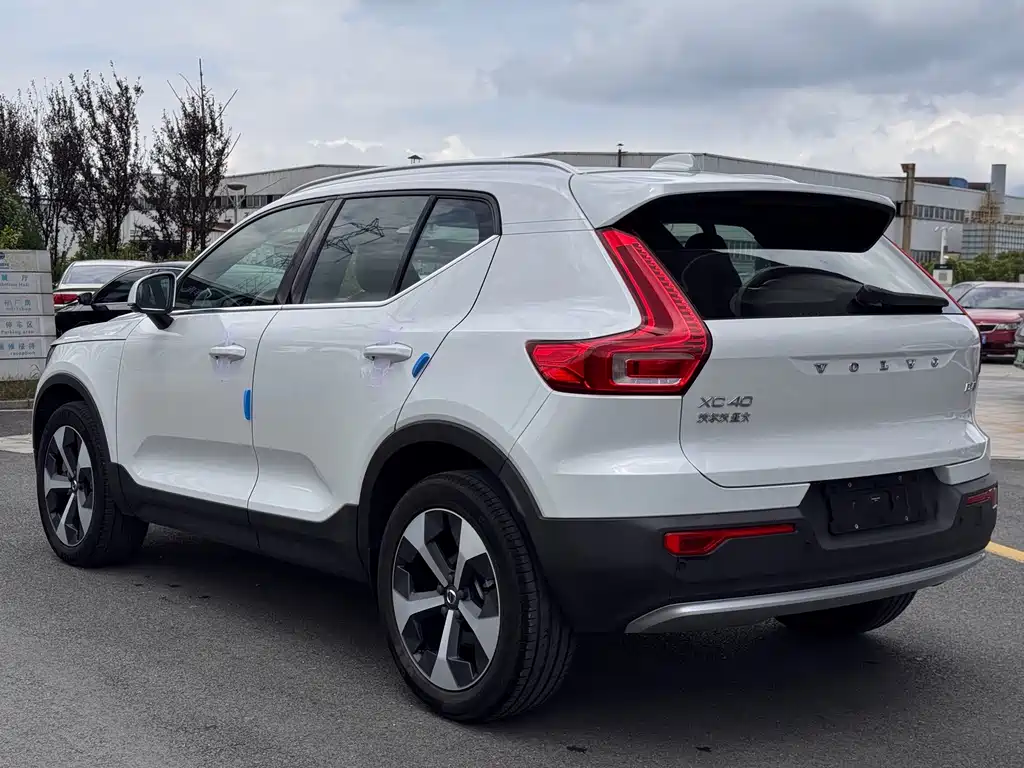 Volvo XC40 2024 — фото 24