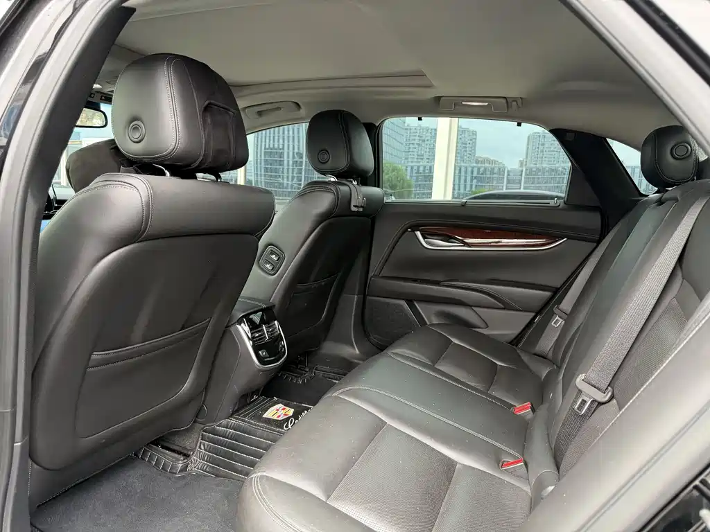 Cadillac XTS 2017 — фото 12