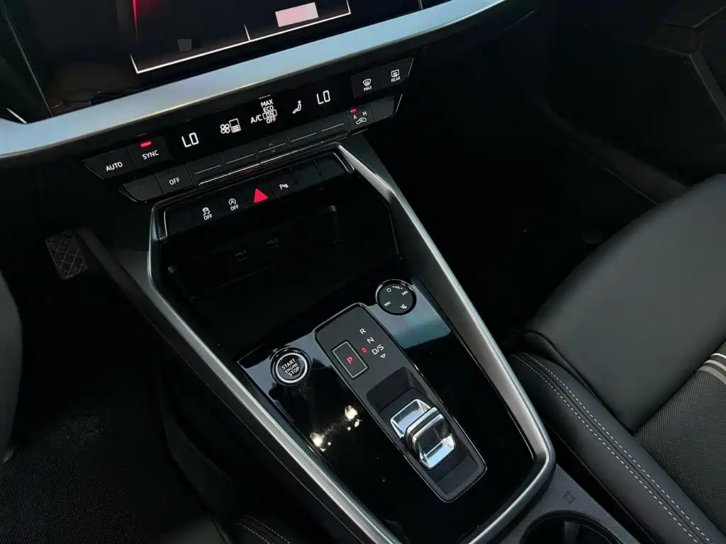 Audi A3 2023 — фото 12