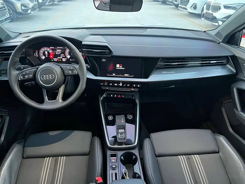 Audi A3 2023 — фото 13