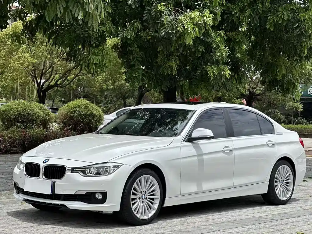BMW 3 Series 2018 — фото 1