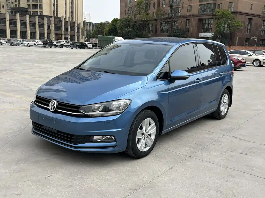Volkswagen Touran 2019 — фото 1