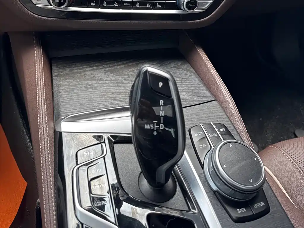 BMW 5 Series 2021 — фото 13