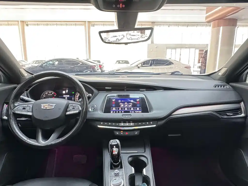 Cadillac XT4 2020 — фото 15
