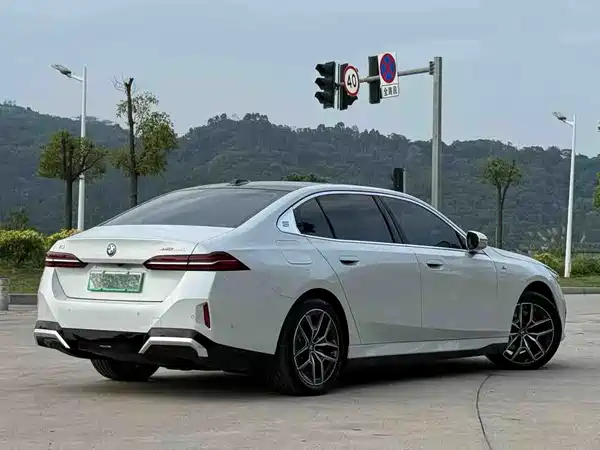 BMW i5 2025