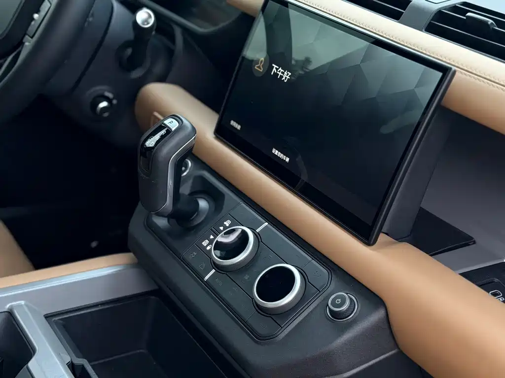 Land Rover Defender 2026 — фото 11