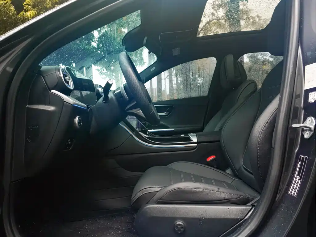 Mercedes-Benz C-Class 2023 — фото 19
