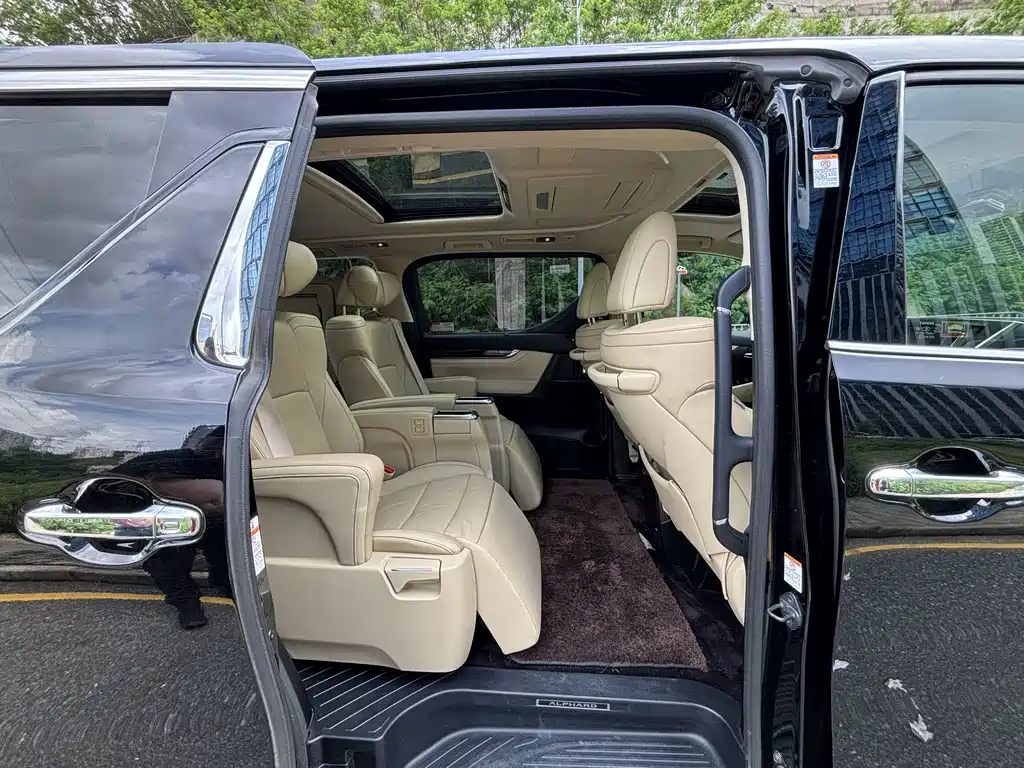 Toyota Alphard 2018 — фото 18