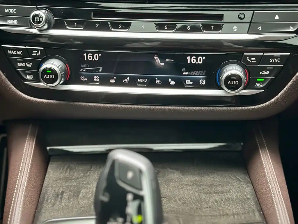 BMW 6 Series GT 2018 — фото 21