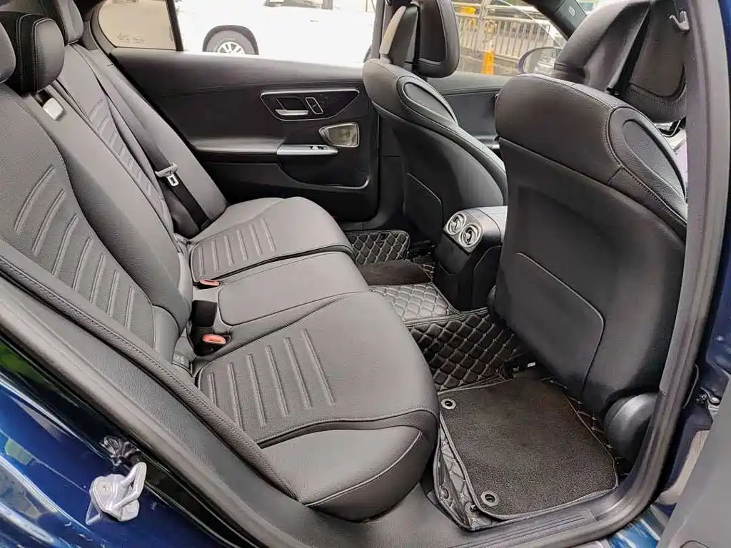 Mercedes-Benz C-Class 2023 — фото 8