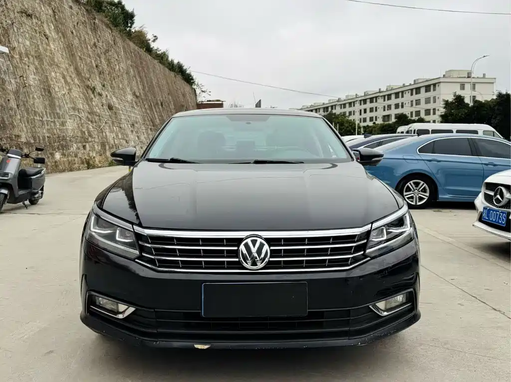 Volkswagen Passat 2017 — фото 2