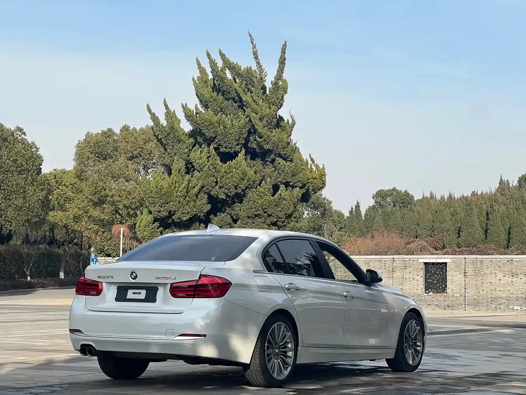 BMW 3 Series 2019 — фото 17